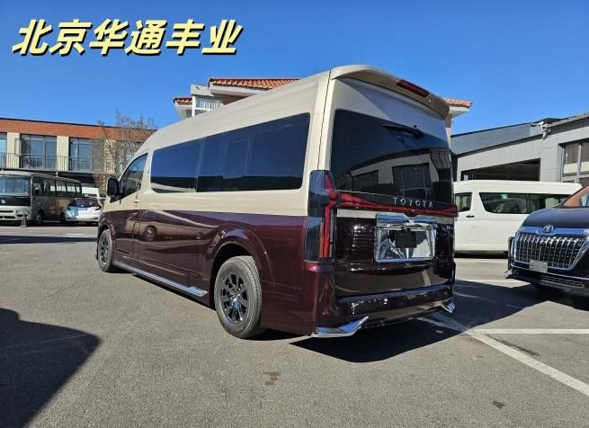丰田海狮7座2025款油耗与价格对比