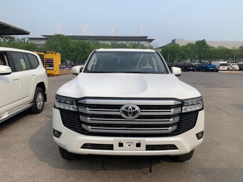 2024款丰田酷路泽4.0L GXR 八气 天窗 双差 18轮白/米最新价格