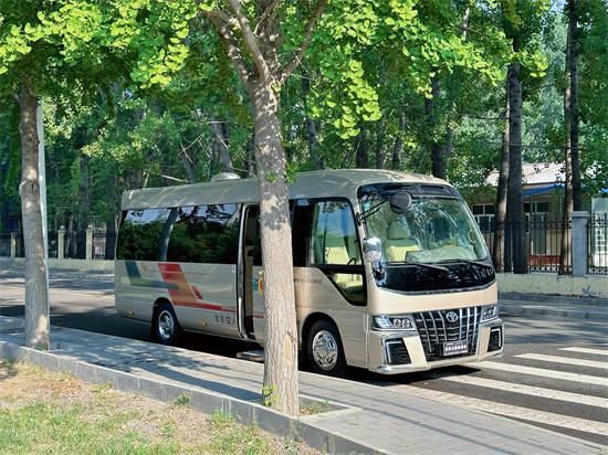 丰田考斯特车型报价参数12座现车图片