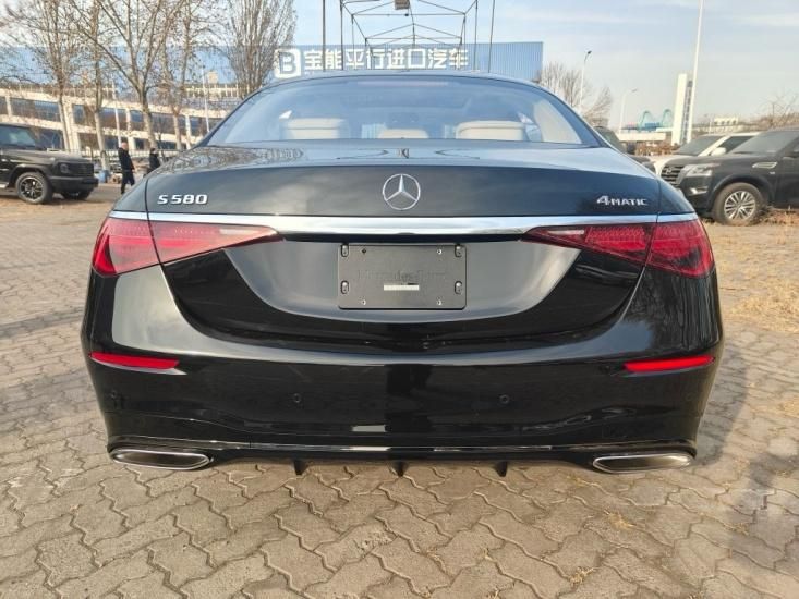 奔驰S580 25款 四驱 后轮4.5度转向 独家包 顶峰包 暗夜运动包