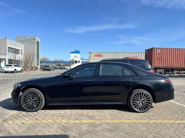 奔驰S580 25款 四驱 长轴  黑黑 天津最新报价185万