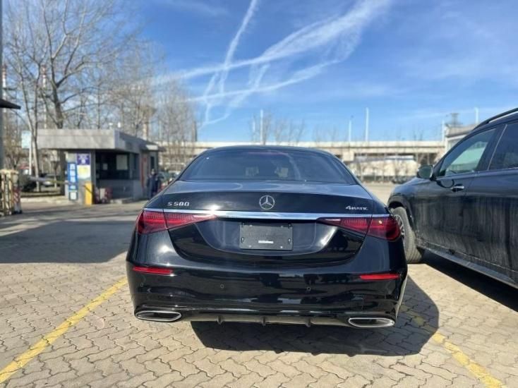 奔驰S580 25款 四驱 长轴  黑黑 天津最新报价185万