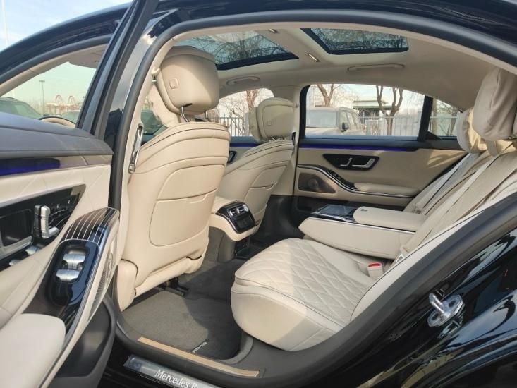 奔驰S580 25款 四驱 后轮4.5度转向 独家包 顶峰包 暗夜运动包