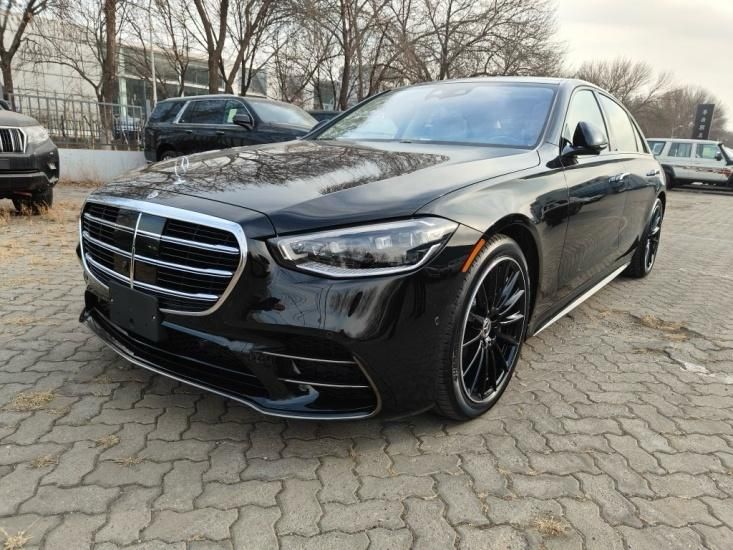 奔驰S580 25款 四驱 后轮4.5度转向 独家包 顶峰包 暗夜运动包