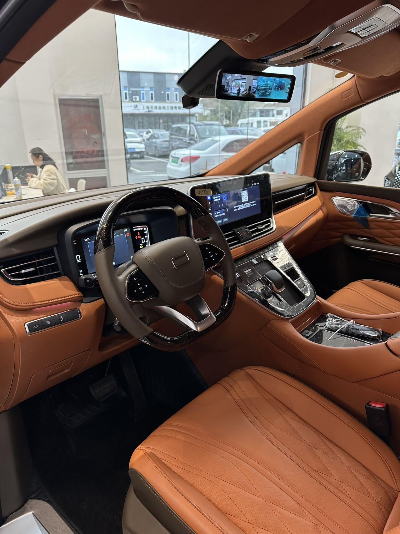 20几万家用商务车怎么选？一汽纵横家