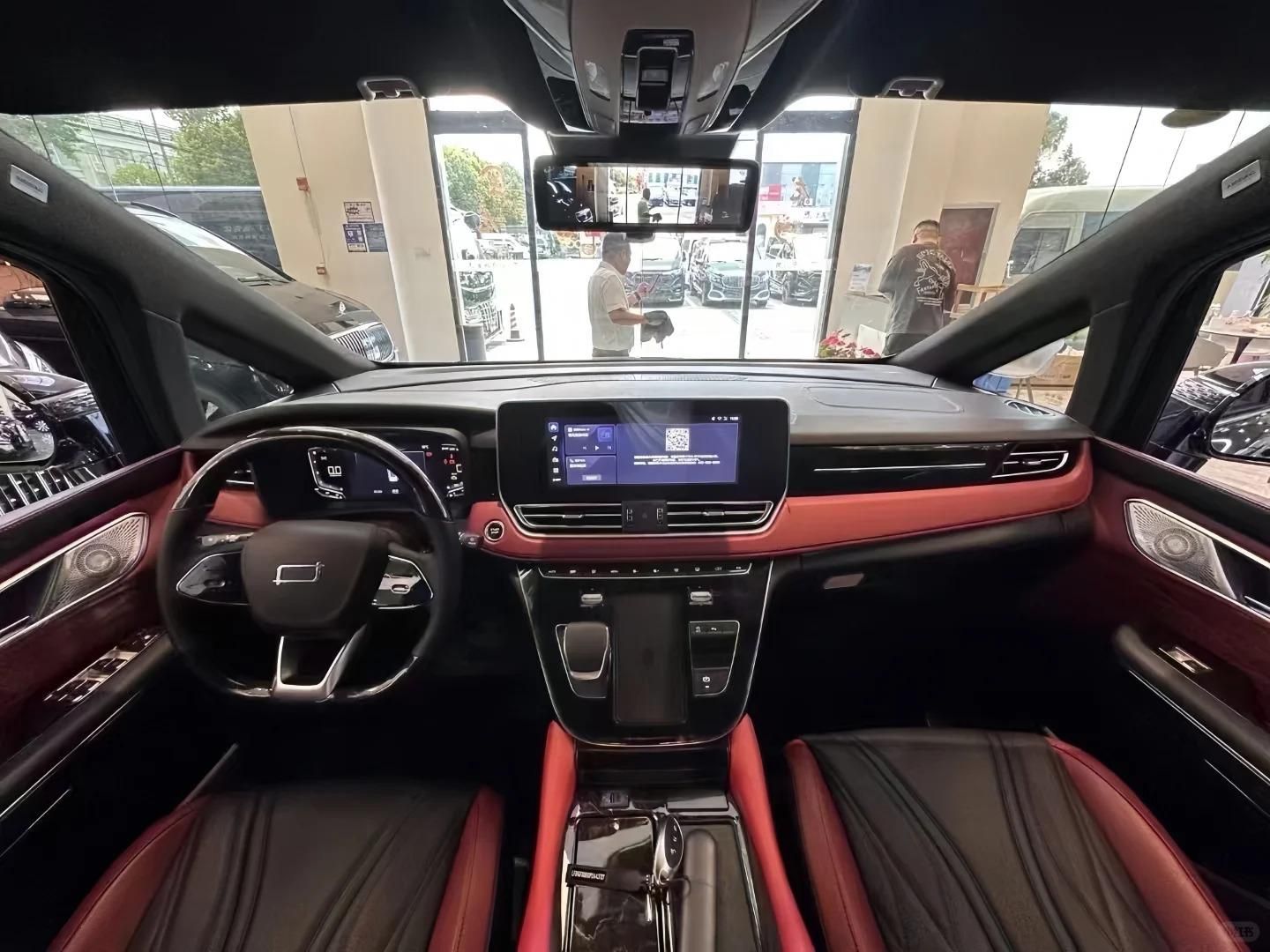 一汽纵横家:红旗HQ9的“亲民孪生兄弟”