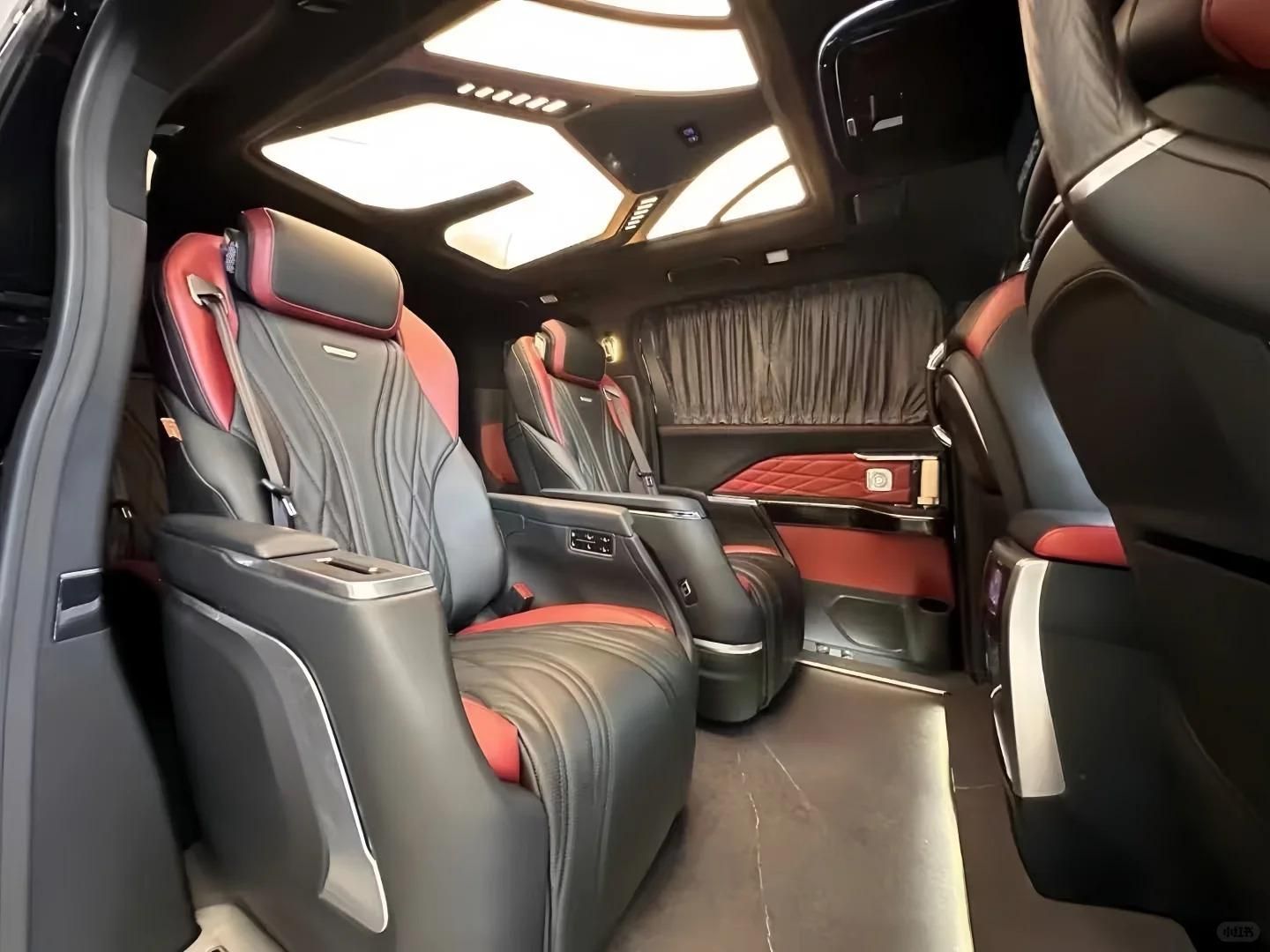 一汽纵横家:红旗HQ9的“亲民孪生兄弟”