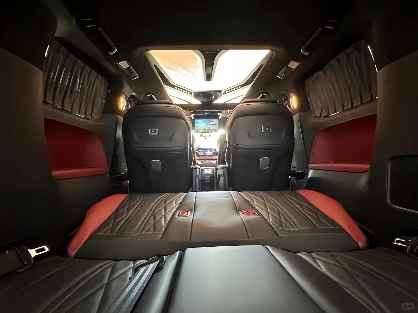 一汽纵横家:红旗HQ9的“亲民孪生兄弟”