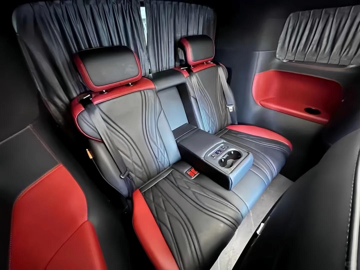 一汽纵横家:红旗HQ9的“亲民孪生兄弟”