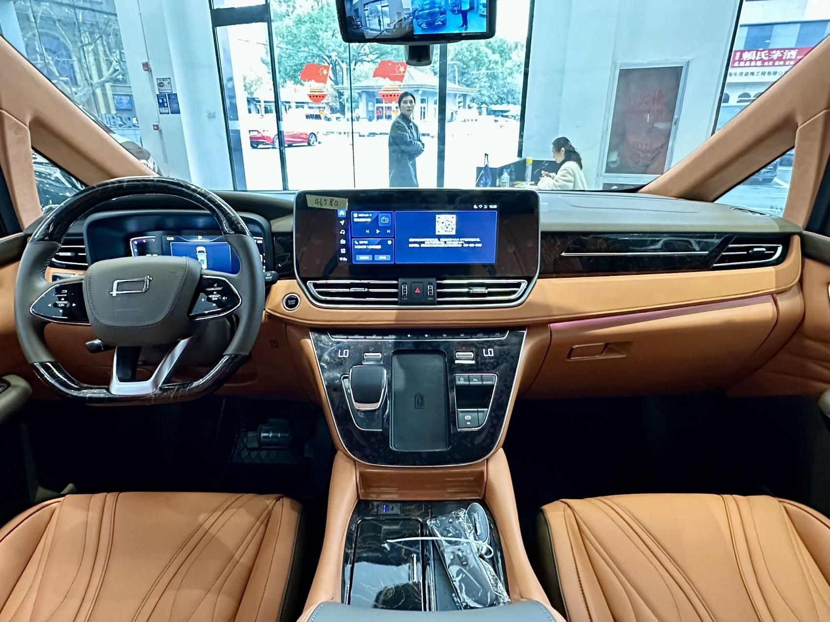 商务出行与家庭用车的全能选手，一汽纵横家商务车