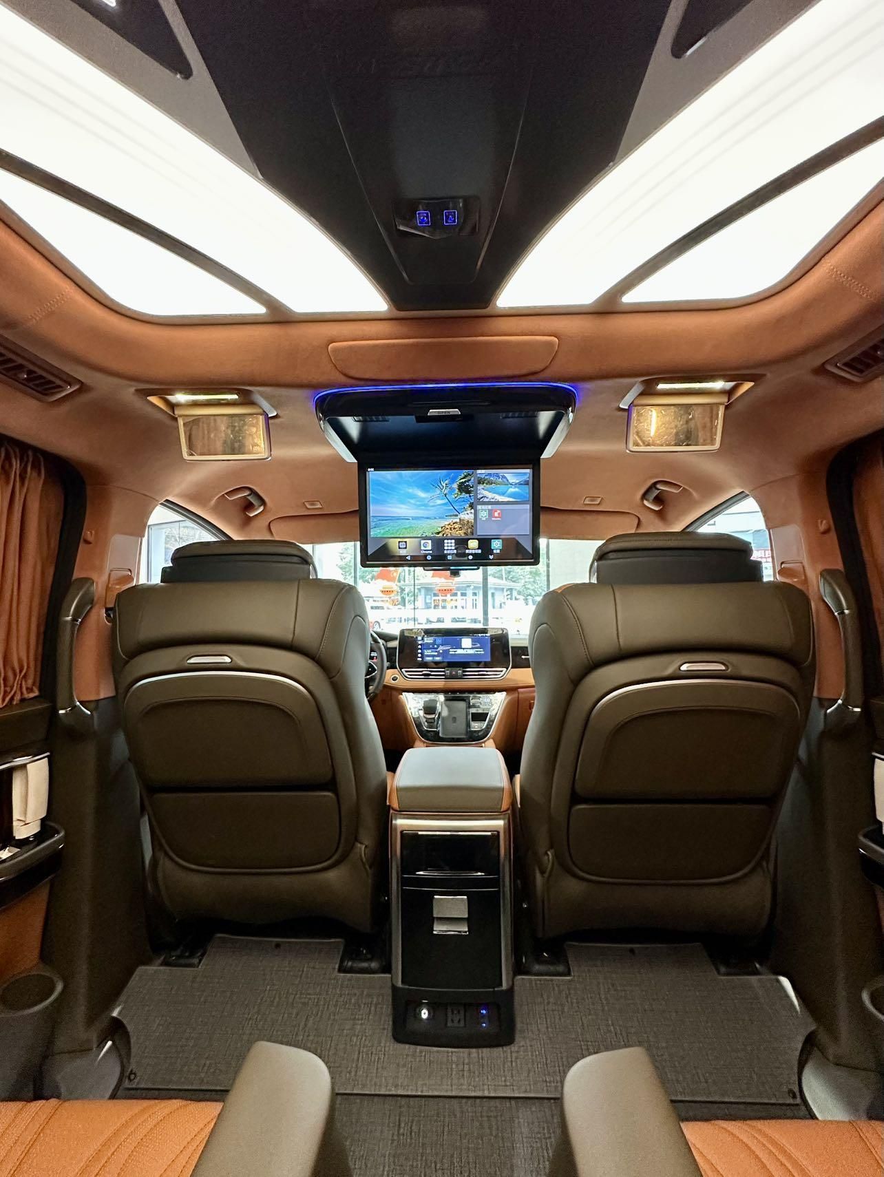 商务出行与家庭用车的全能选手，一汽纵横家商务车