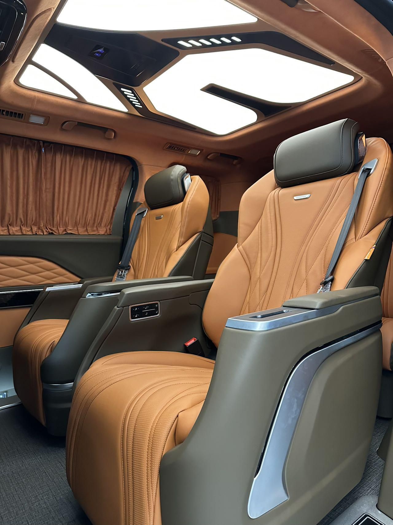 红旗HQ9孪生兄弟，一汽纵横家商务车21.8起