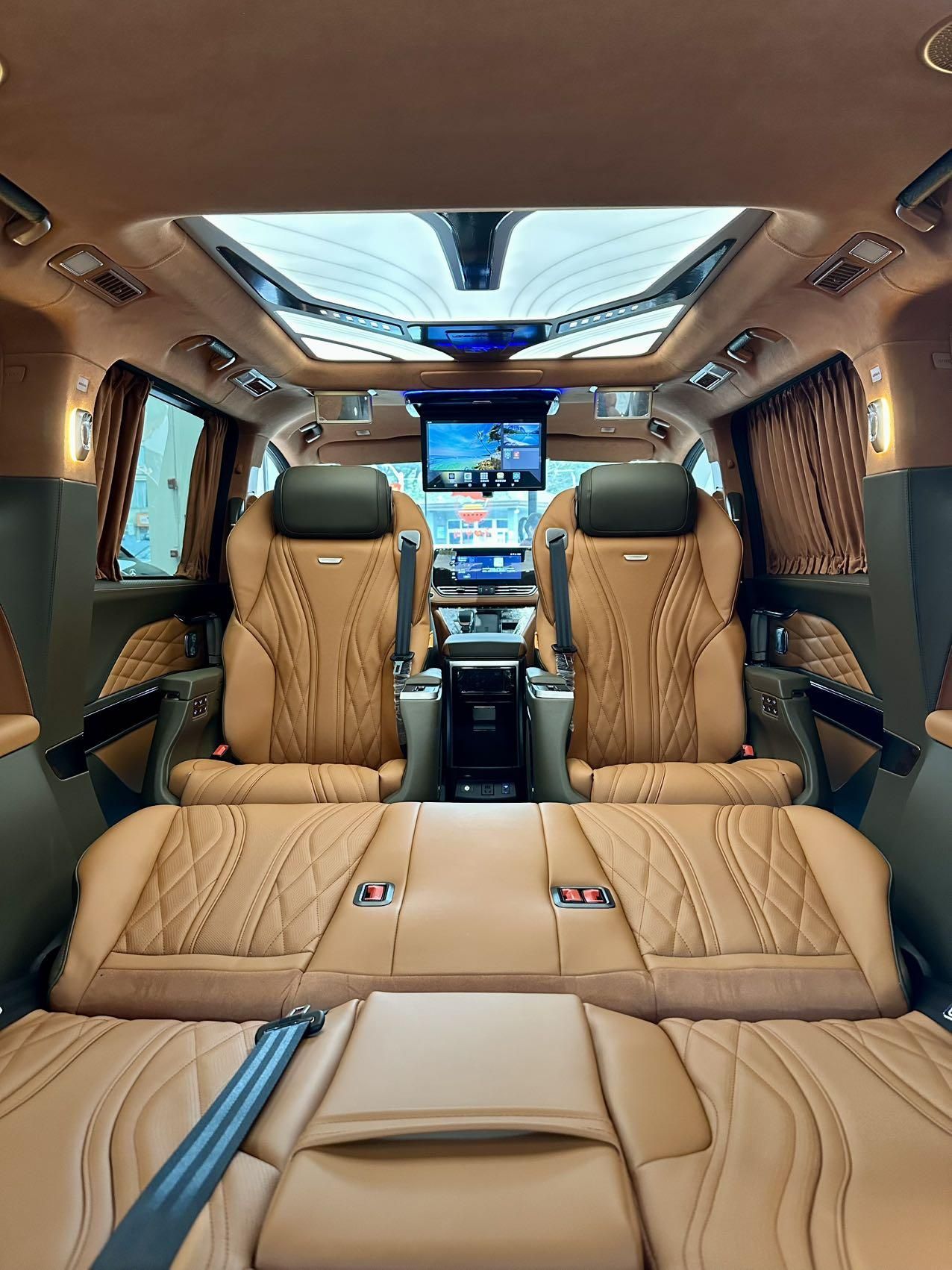 红旗HQ9孪生兄弟，一汽纵横家商务车21.8起