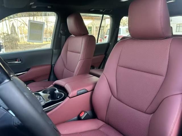 全新丰田酷路泽LC300 4.0L深度评测：硬核越野的传承与革新