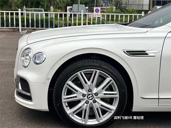 2024款宾利飞驰4.0T五座标轴版 白/红全国最低直降50万