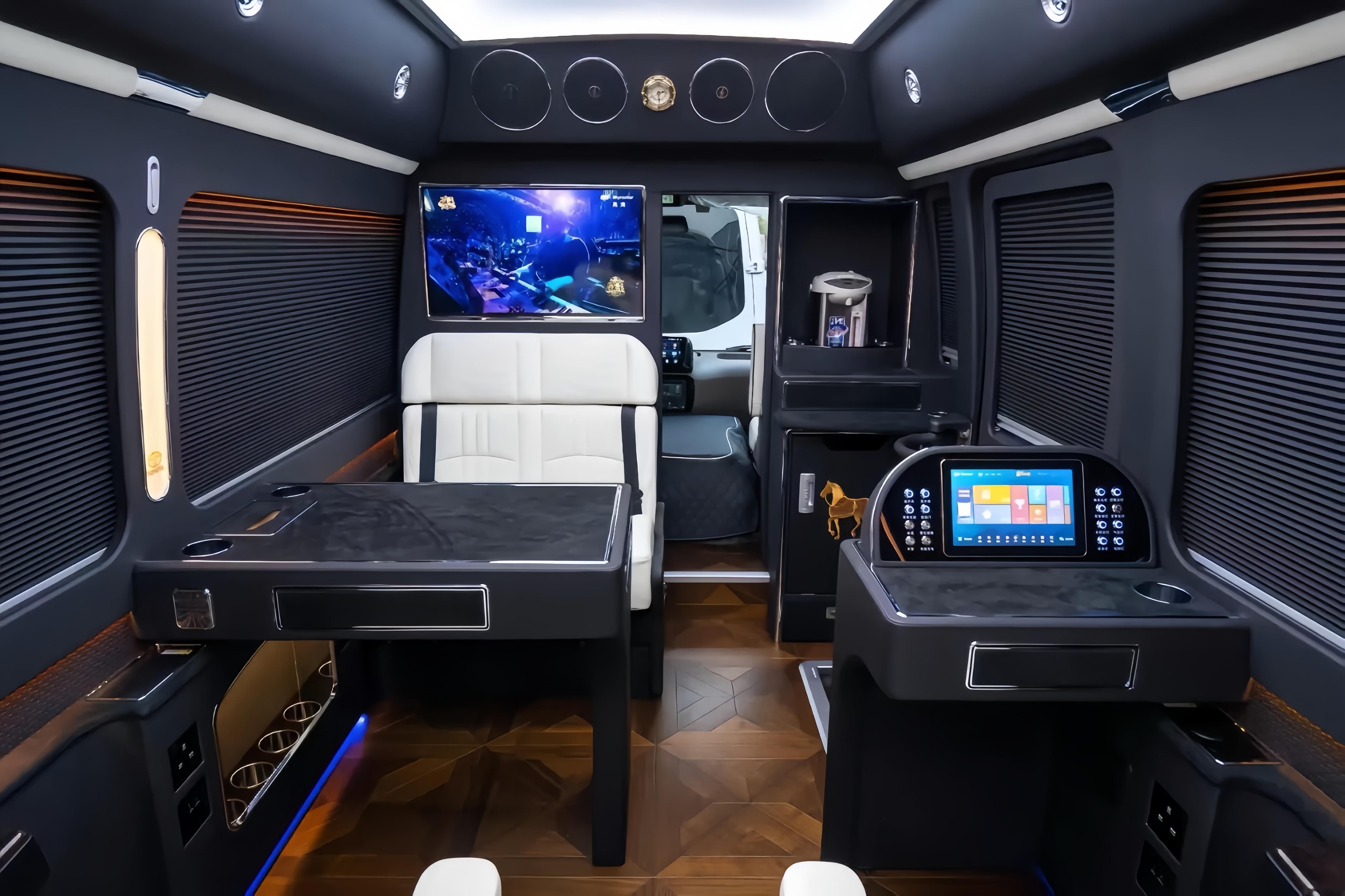 丰田考斯特：尊贵商务旗舰，定义移动会客厅新标准  