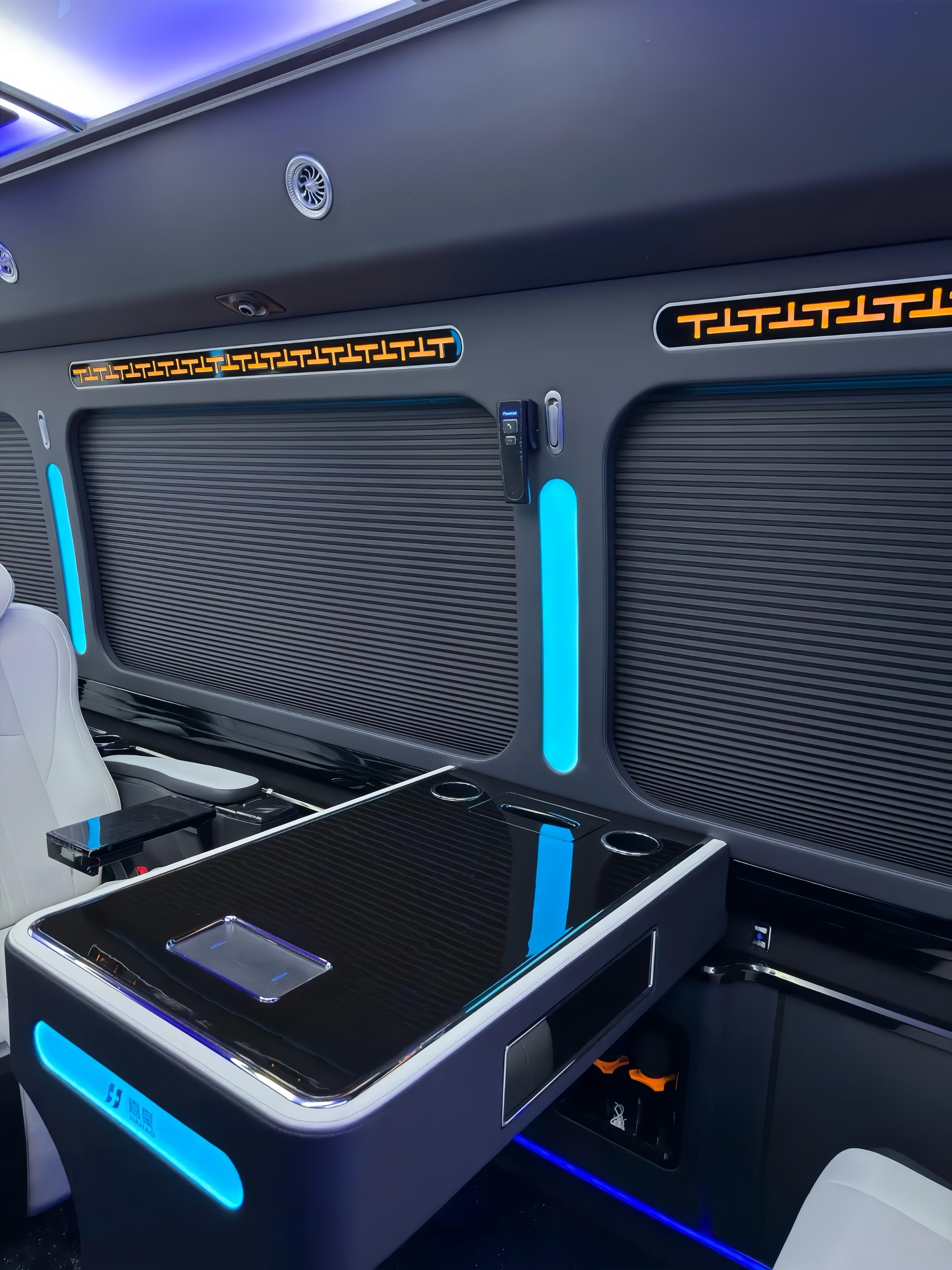 丰田考斯特：尊贵商务旗舰，定义移动会客厅新标准  