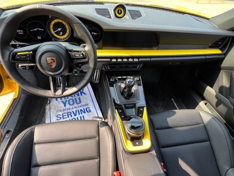 2024款保时捷911 Carrera T 3.0T 手动竞速黄天津现车报价162万