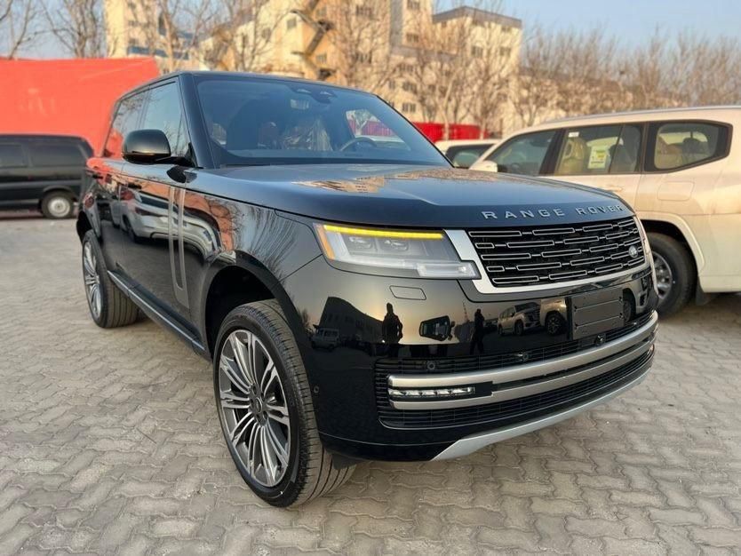 2025款路虎揽胜行政 3.0T P400 汽油 SE 标轴现车报价160万