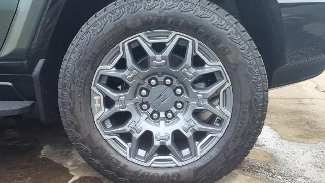 平行进口 25款悍马EV 3X SUV 港口现车实拍 价格直跌50万