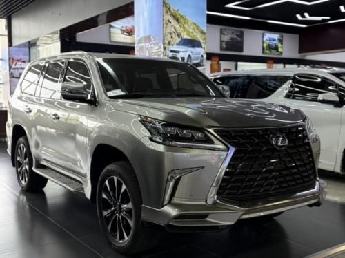 2025款雷克萨斯LX570 5.7L V8自吸绝唱 黑武士典藏版价格180万起