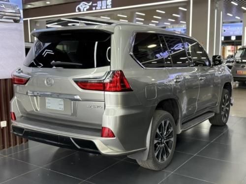2025款雷克萨斯LX570 5.7L V8自吸绝唱 黑武士典藏版价格180万起