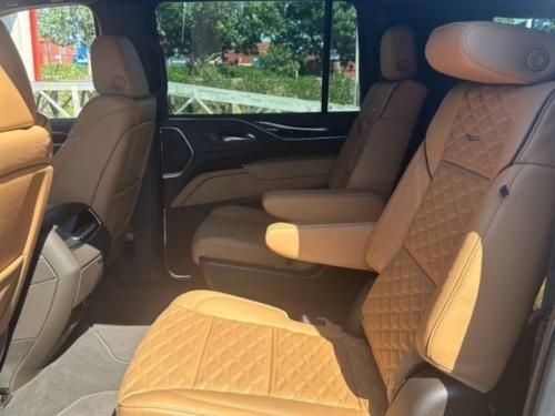 2025款凯迪拉克凯雷德ESV Sport 6.2L V8机械增压狂飙682马力强大