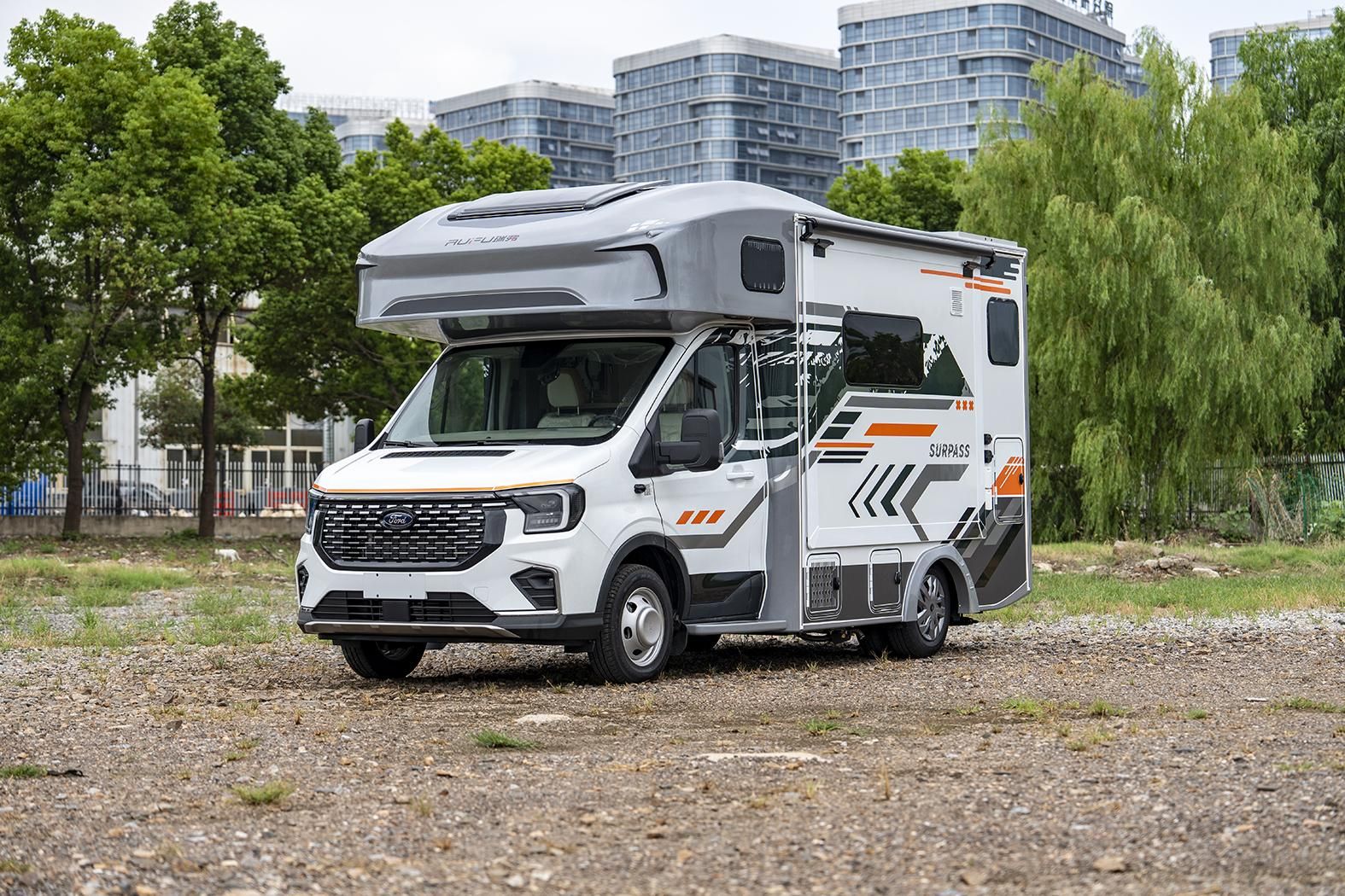 安全與舒適兼得！瑞弗F820雙拓展房車，重新定義高品質旅居生活
