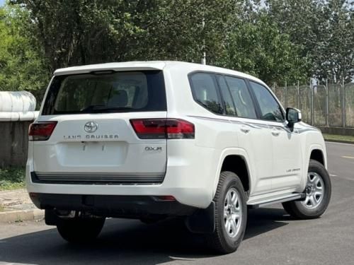 2025款兰德酷路泽4000港口现车 4.0L V6+三差速锁仅报价65万起