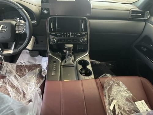 25款雷克萨斯LX600现车 3.5T V6双涡轮+马克莱文森音响 落地价