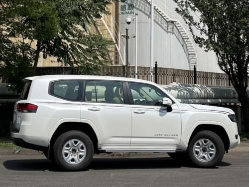 2025款兰德酷路泽4000港口现车 4.0L V6+三差速锁仅报价65万起