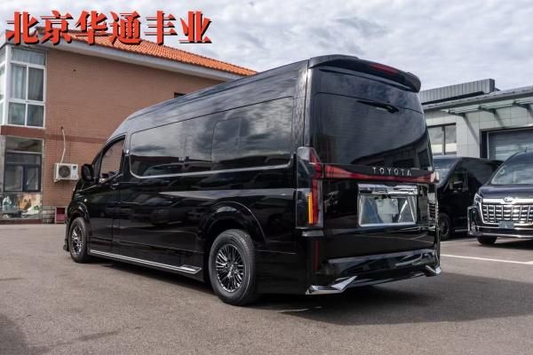 丰田海狮9座现车到店 上蓝牌C1驾照可开