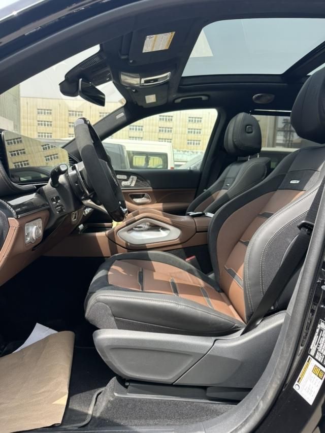 2025款奔驰GLS63 AMG八缸现车最新报价 大满配行政座椅