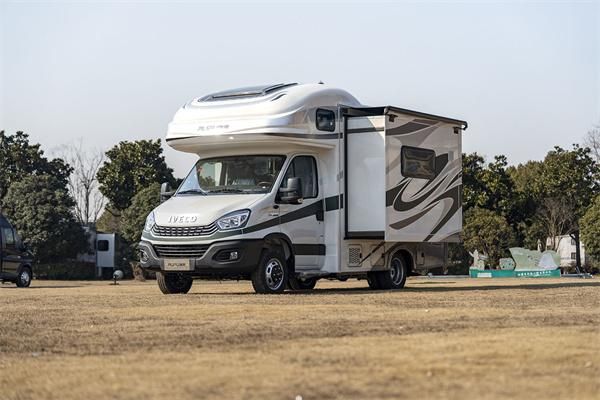 瑞弗V820双拓展房车：大空间里的自在旅居生活