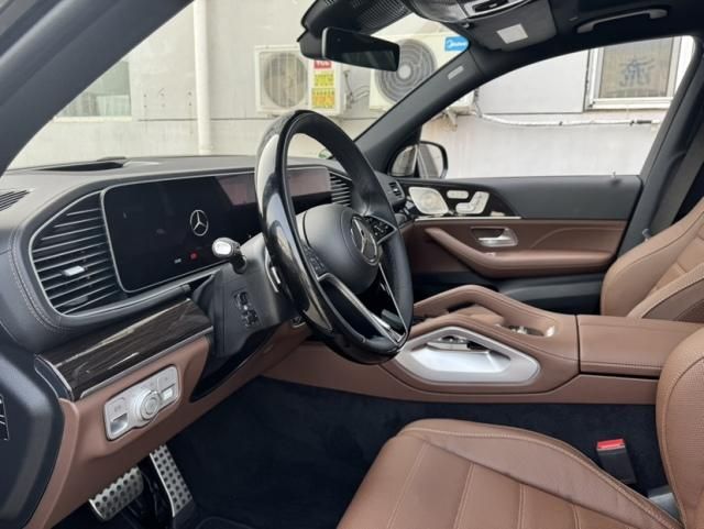 25款奔驰GLS580黑棕 桃木纹内饰 声学玻璃 多轮廓座椅 港口现车