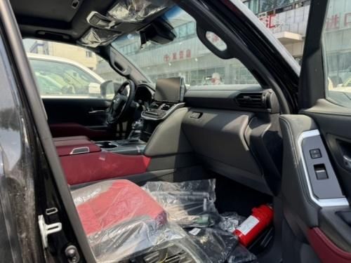 25新款丰田兰德酷路泽3300柴油3.3T震撼价 全系配置升级+金融低