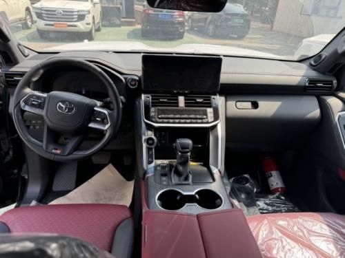 25新款丰田兰德酷路泽3300柴油3.3T震撼价 全系配置升级+金融低