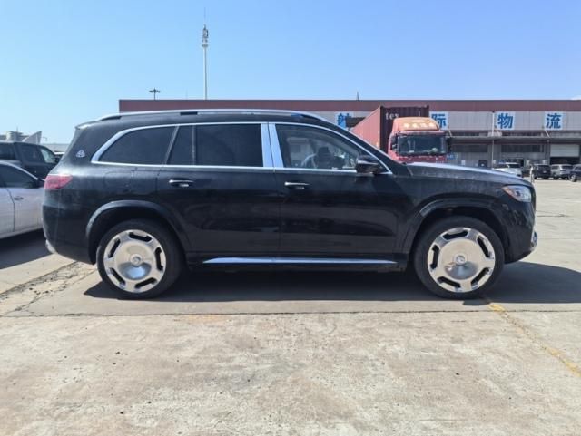 2025款加版奔驰迈巴赫GLS600黑/玛奇朵配色现车252万起售