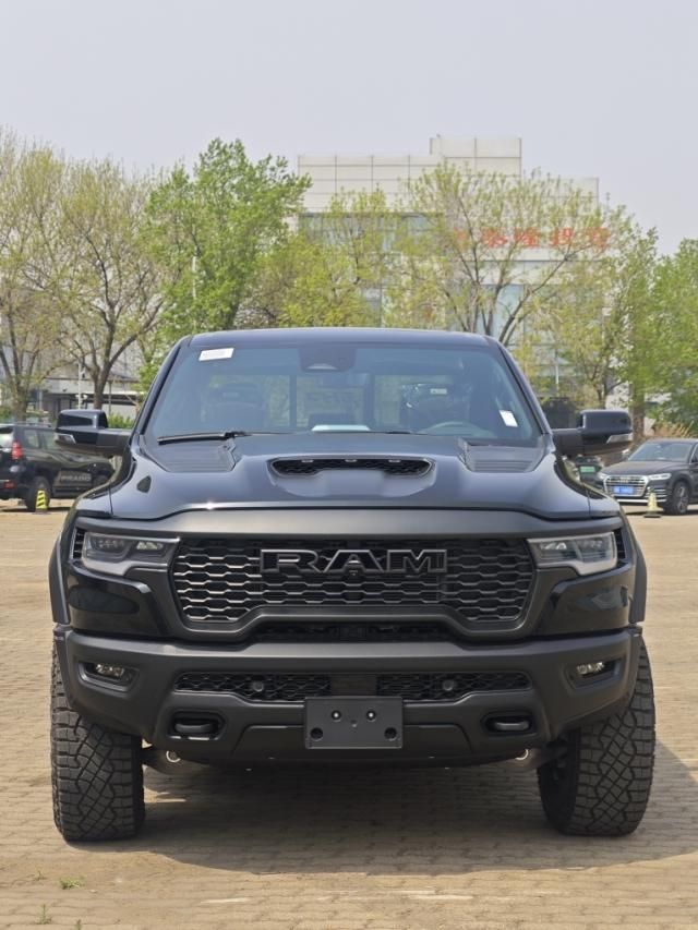 2025款美规道奇RHO犀牛 全系搭载3.0Tv6发动更加平顺 99.8万