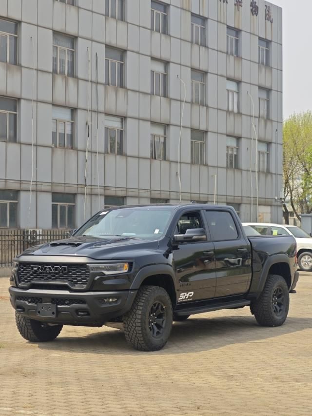 2025款美规道奇RHO犀牛 全系搭载3.0Tv6发动更加平顺 99.8万