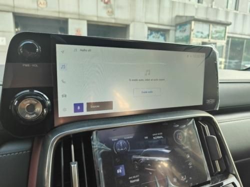 雷克萨斯LX600七座豪华版现车到港 白/红双色 配置报价130万起‌