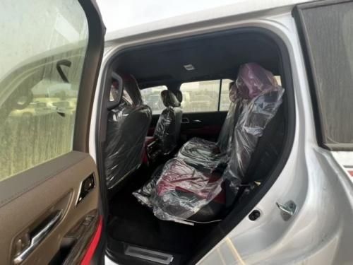 2025款酷路泽3500GR运动版3.5T价格100万起 黑红双拼色支持分期