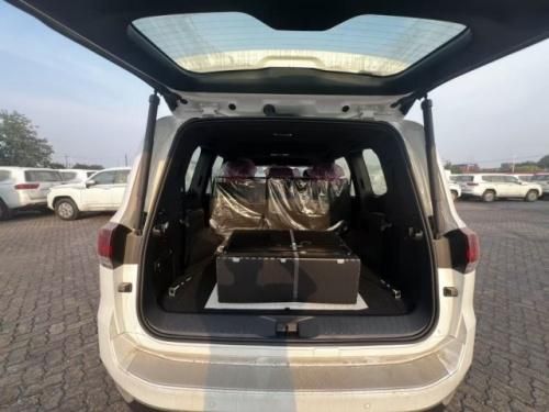 2025款酷路泽3500GR运动版3.5T价格100万起 黑红双拼色支持分期