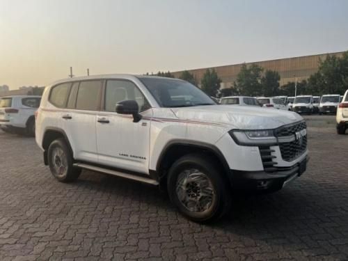 2025款酷路泽3500GR运动版3.5T价格100万起 黑红双拼色支持分期