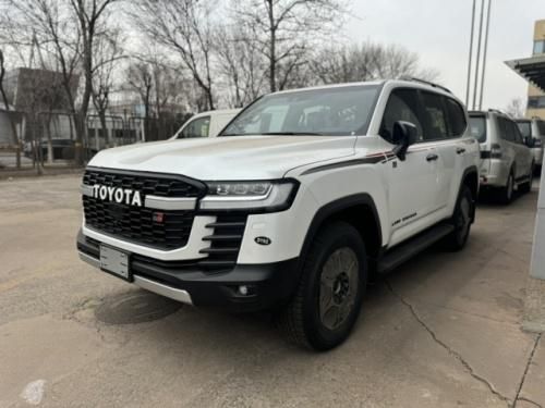 25款丰田酷路泽3300GR价格 珍珠白现车享分期36期低息贷款‌ 