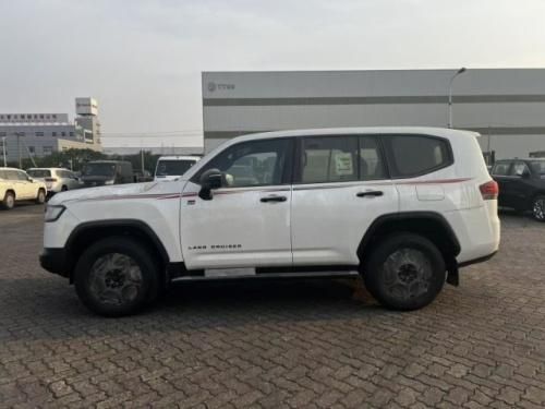 2025款酷路泽3500GR运动版3.5T价格100万起 黑红双拼色支持分期