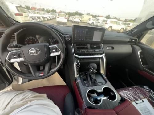 2025款酷路泽3500GR运动版3.5T价格100万起 黑红双拼色支持分期