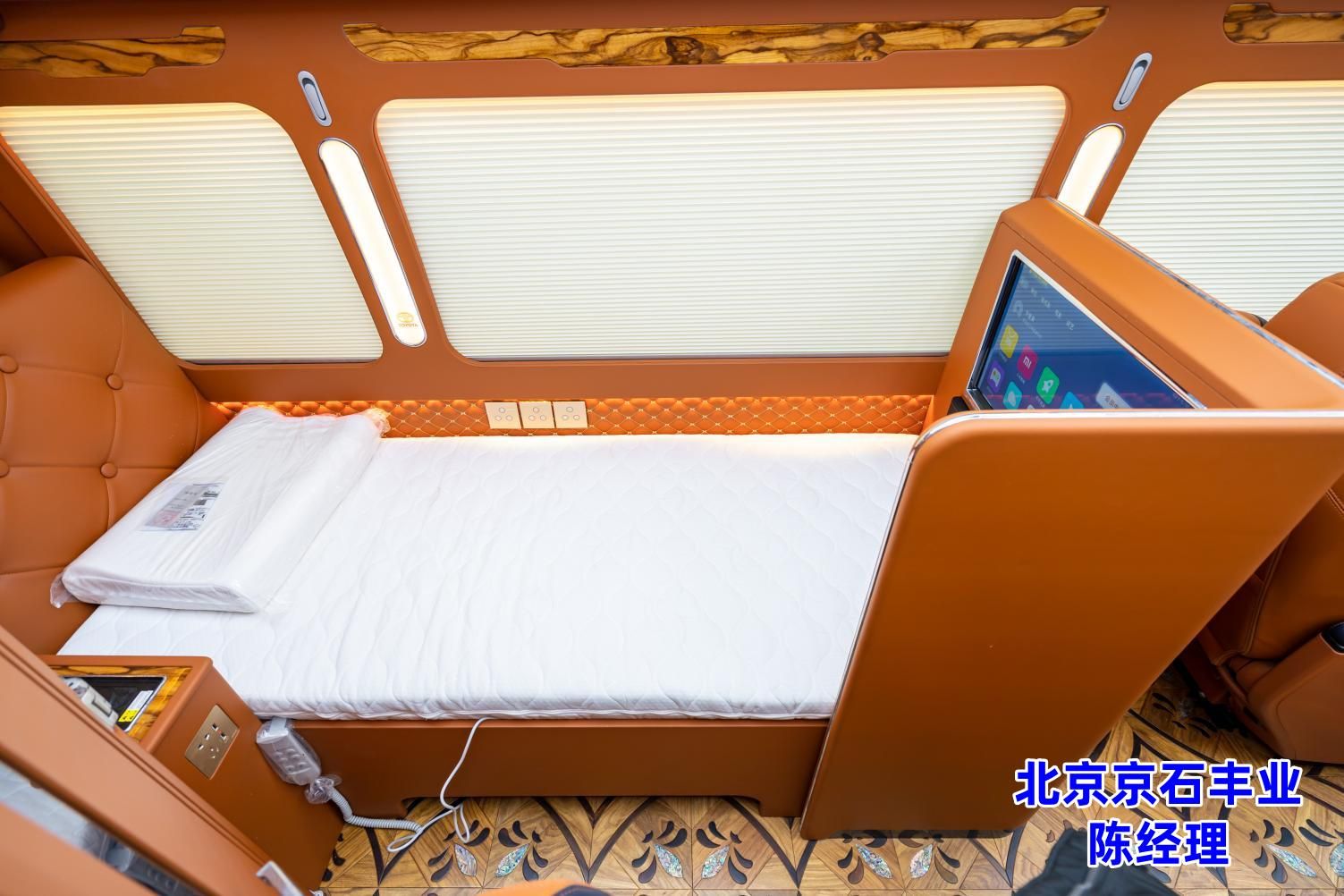 丰田考斯特7座大型商务旅居车济南落地多少钱