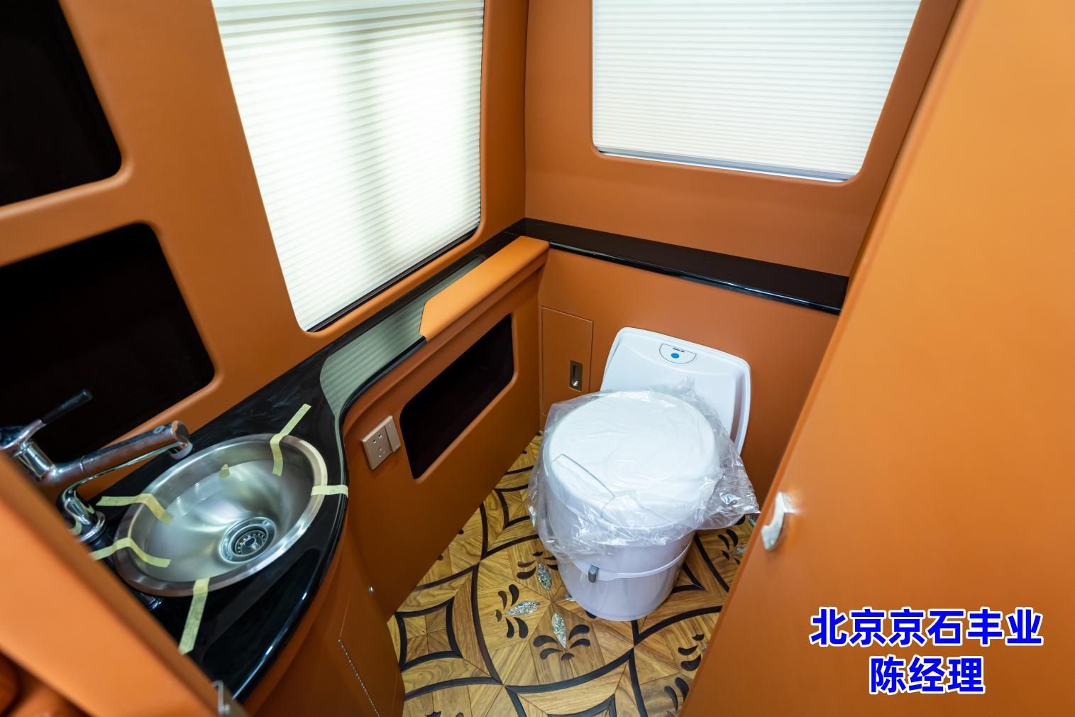 丰田考斯特7座大型商务旅居车济南落地多少钱