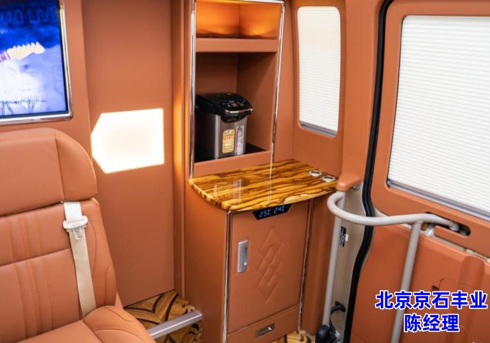 丰田考斯特7座大型商务旅居车深圳落地多少钱